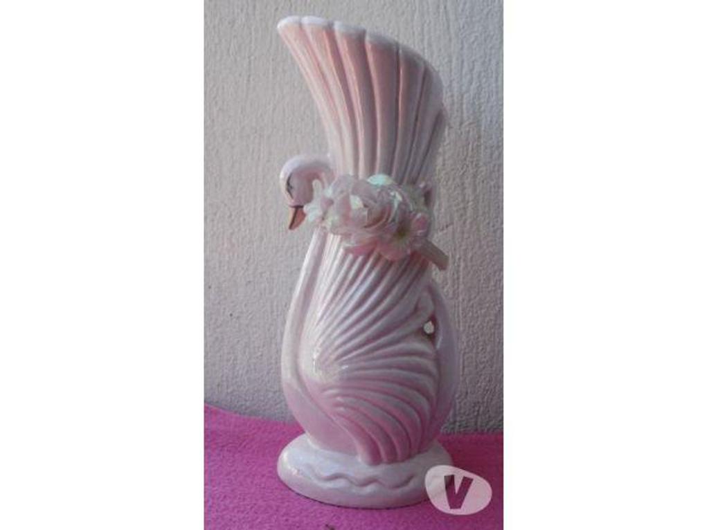 Décoration - art Tarn-et-Garonne Montauban - 82000 - Photos Vivastreet Vase rose en porcelaine, motif avec un cygne 