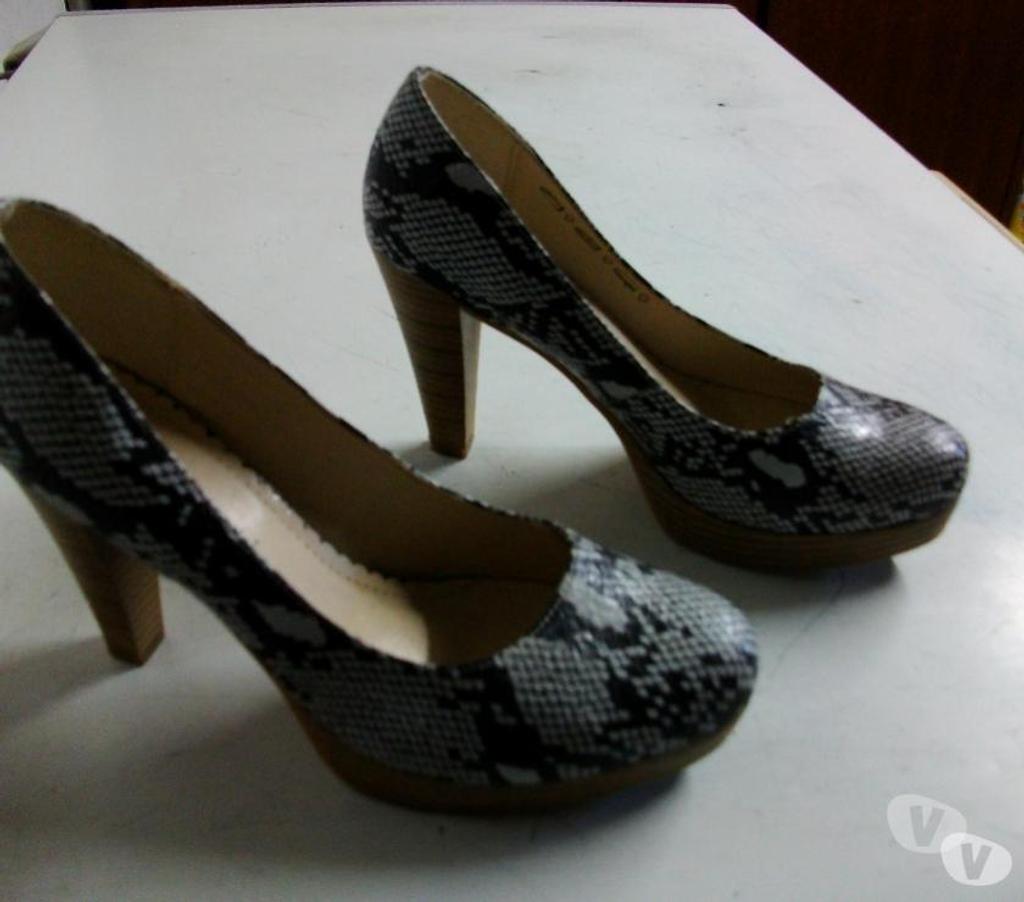 Chaussures Bas-Rhin Bouxwiller - 67330 - Photos Vivastreet Escarpins Noir-Gris Python pt 37 à 4 €