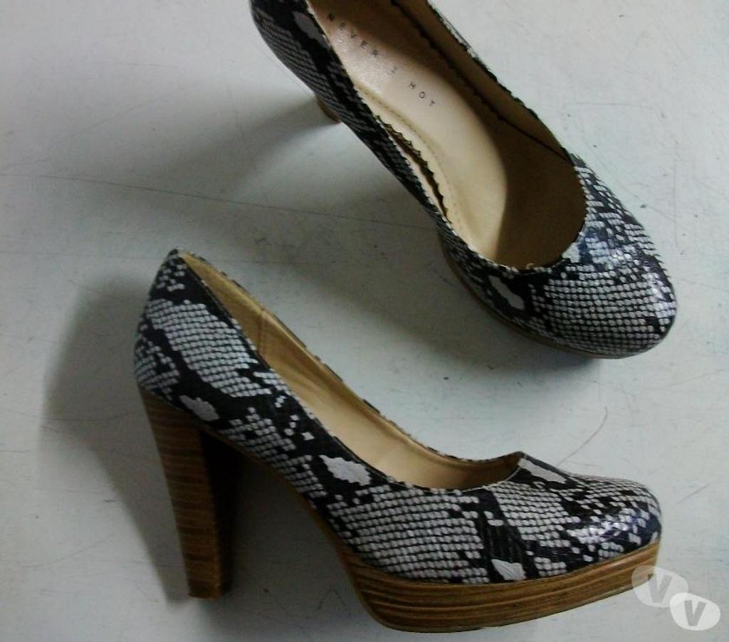 Chaussures Bas-Rhin Bouxwiller - 67330 - Photos Vivastreet Escarpins Noir-Gris Python pt 37 à 4 €