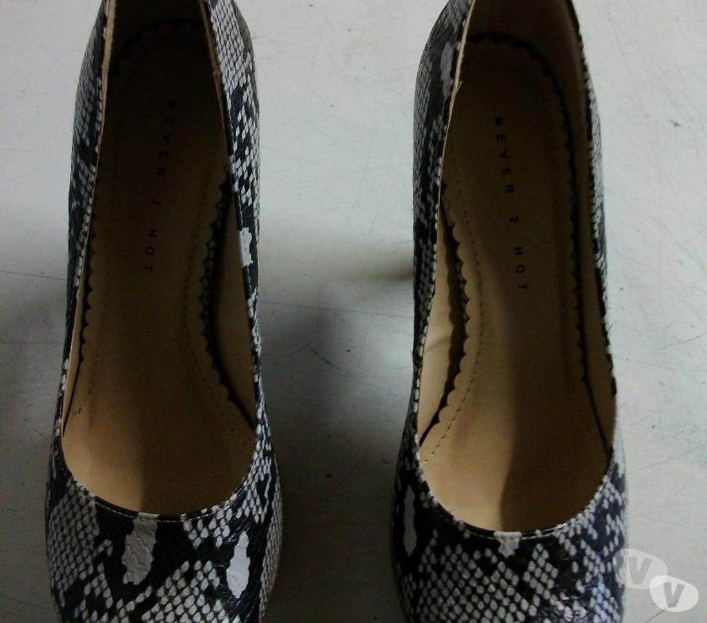Chaussures Bas-Rhin Bouxwiller - 67330 - Photos Vivastreet Escarpins Noir-Gris Python pt 37 à 4 €