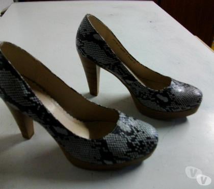 Chaussures et bottes occasion Bouxwiller Bas-Rhin - Photos Vivastreet Escarpins Noir-Gris Python pt 37 à 4 €