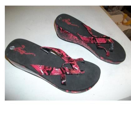 Chaussures occasion Bouxwiller Bas-Rhin - Photos Vivastreet Entredoigts à haut talon Rouge imprimé Python pt 38