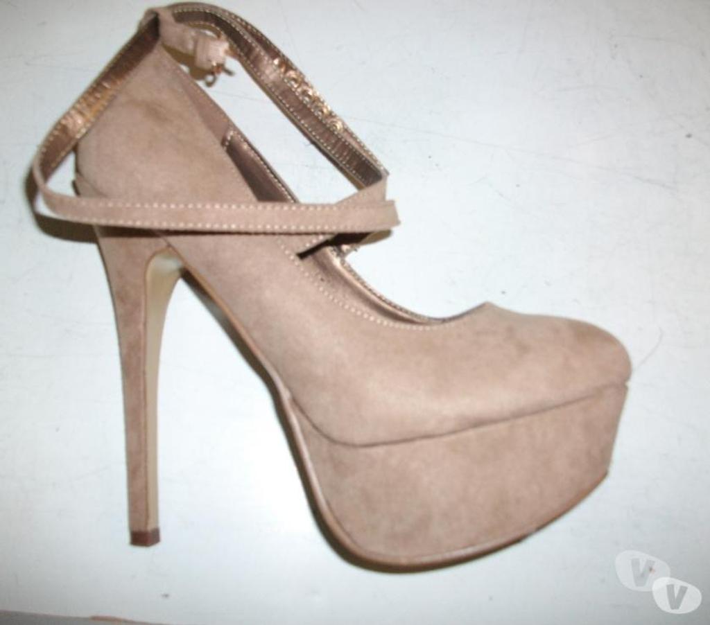 Chaussures Bas-Rhin Bouxwiller - 67330 - Photos Vivastreet Escarpins Beige en daim à bride entrelacée pt 39 à 15 €