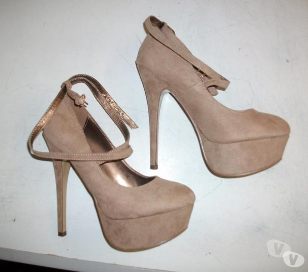 Chaussures Bas-Rhin Bouxwiller - 67330 - Photos Vivastreet Escarpins Beige en daim à bride entrelacée pt 39 à 15 €