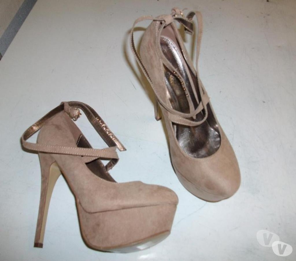 Chaussures Bas-Rhin Bouxwiller - 67330 - Photos Vivastreet Escarpins Beige en daim à bride entrelacée pt 39 à 15 €