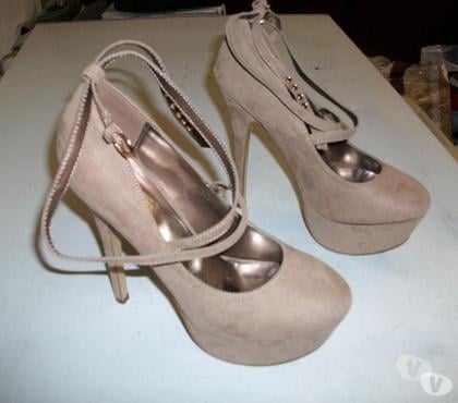 Chaussures et bottes occasion Bouxwiller Bas-Rhin - Photos Vivastreet Escarpins Beige en daim à bride entrelacée pt 39 à 15 €
