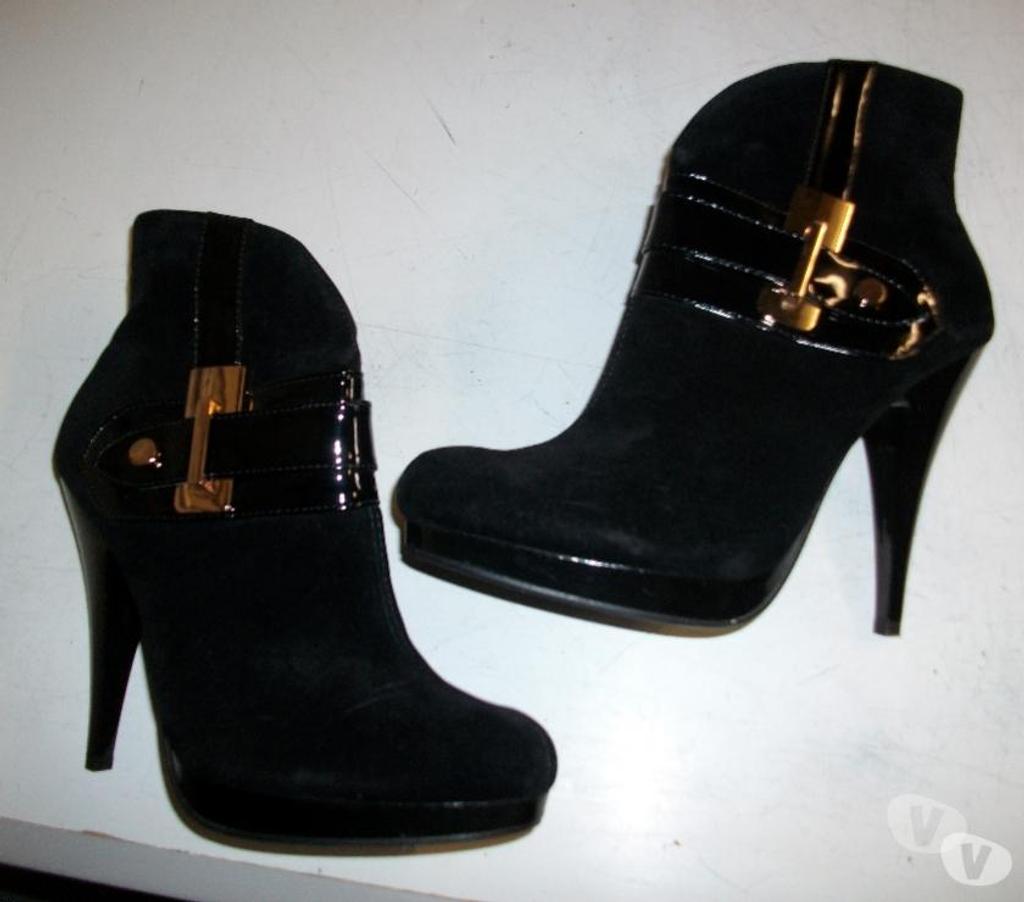 Chaussures Bas-Rhin Bouxwiller - 67330 - Photos Vivastreet Bottines Noir à sangles décoratifs talons 13 cm pt 40 à 15 €