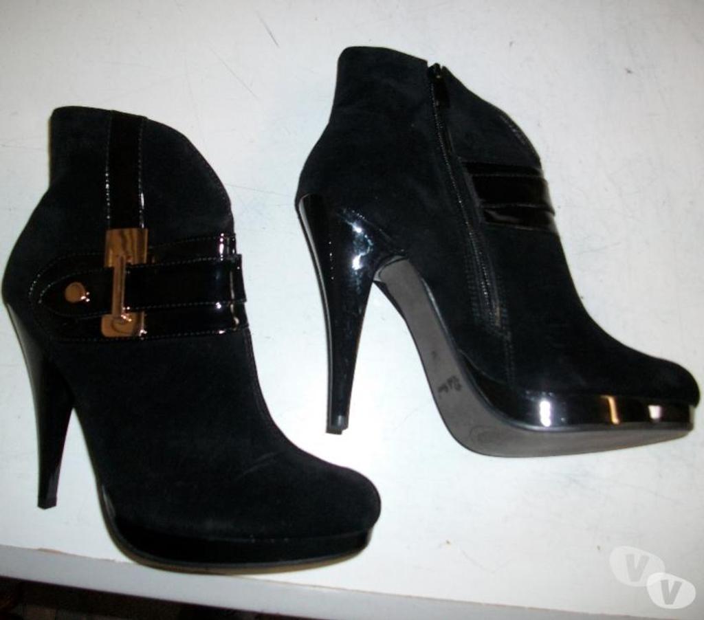 Chaussures Bas-Rhin Bouxwiller - 67330 - Photos Vivastreet Bottines Noir à sangles décoratifs talons 13 cm pt 40 à 15 €