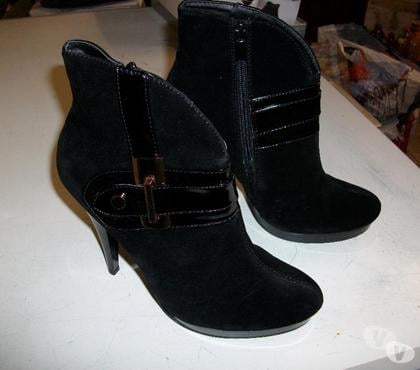 Chaussures et bottes occasion Bouxwiller Bas-Rhin - Photos Vivastreet Bottines Noir à sangles décoratifs talons 13 cm pt 40 à 15 €