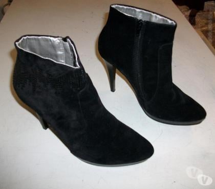 Chaussures occasion Bouxwiller Bas-Rhin - Photos Vivastreet Bottines Noir haut strié brillant- talon de 11 cm en pt 39