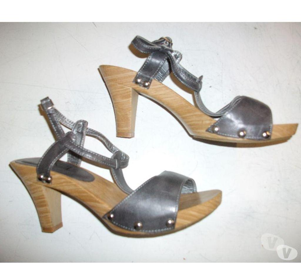 Chaussures Bas-Rhin Bouxwiller - 67330 - Photos Vivastreet Sandales en sabots Gris pt 38-39 talons 8,5 cm à 8 €
