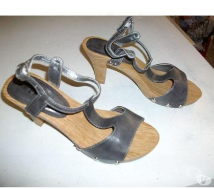 Chaussures et bottes occasion Bouxwiller Bas-Rhin - Photos Vivastreet Sandales en sabots Gris pt 38-39 talons 8,5 cm à 8 €