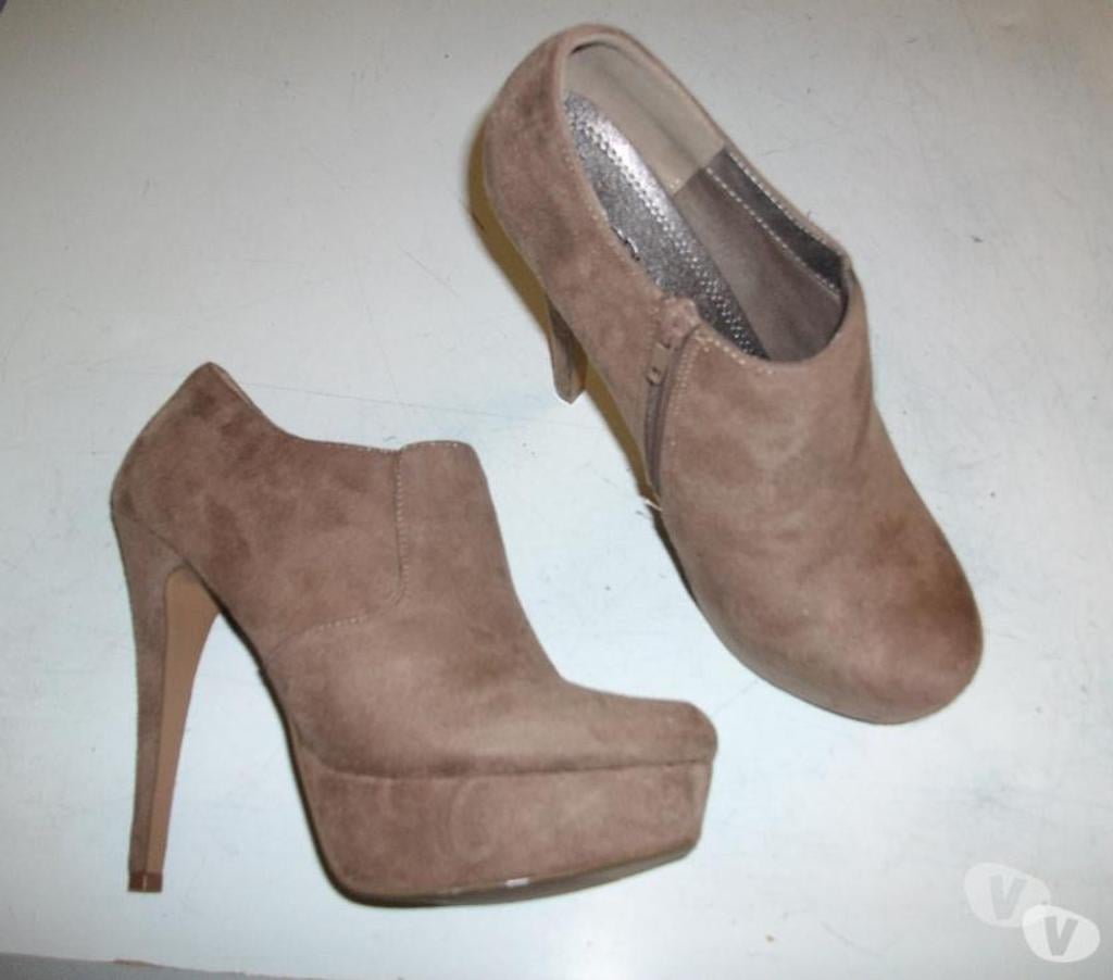 Chaussures Bas-Rhin Bouxwiller - 67330 - Photos Vivastreet Escarpins Daim Taupe talons 14 cm pt 40 à 12 €