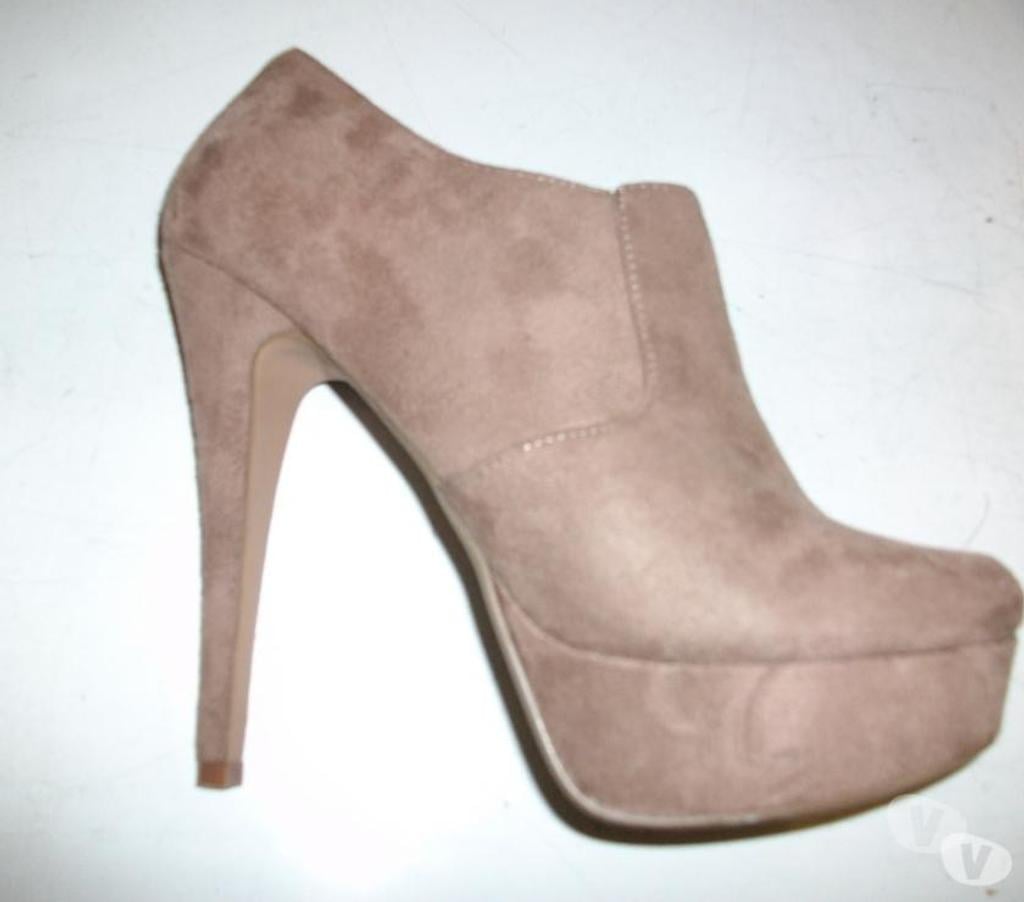 Chaussures Bas-Rhin Bouxwiller - 67330 - Photos Vivastreet Escarpins Daim Taupe talons 14 cm pt 40 à 12 €