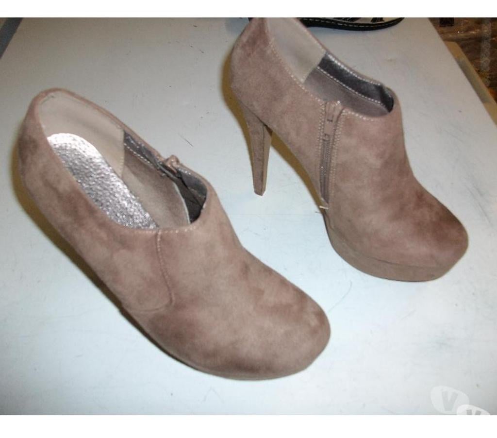 Chaussures Bas-Rhin Bouxwiller - 67330 - Photos Vivastreet Escarpins Daim Taupe talons 14 cm pt 40 à 12 €