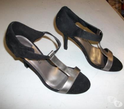 Chaussures et bottes occasion Bouxwiller Bas-Rhin - Photos Vivastreet Sandales Noir Argenté à scratch talons 10 cm pt 39 à 8 €