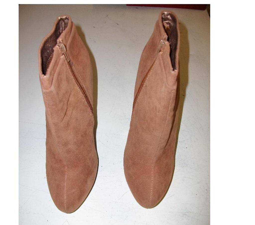 Chaussures Bas-Rhin Bouxwiller - 67330 - Photos Vivastreet Bottines Camel à talons 13 cm pointure 40- 12 €