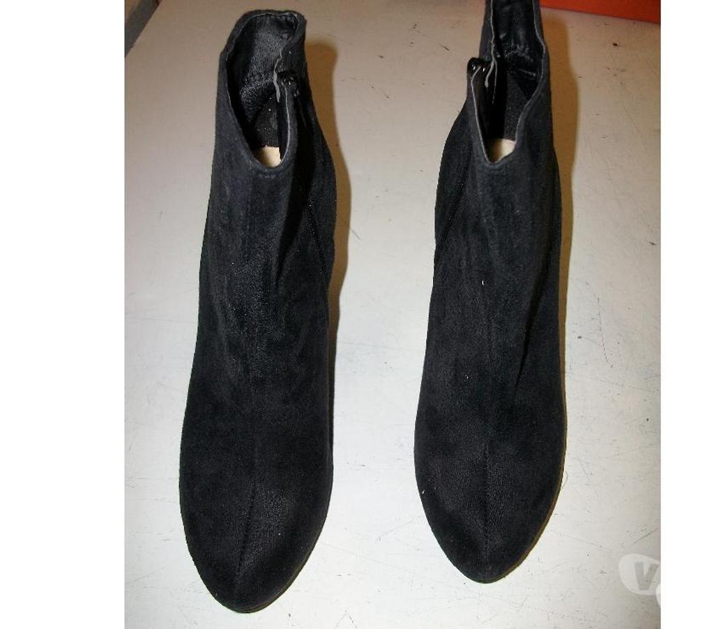 Chaussures Bas-Rhin Bouxwiller - 67330 - Photos Vivastreet Bottines Noir daim pt 40 à talons 11 cm à 15 €-neuves