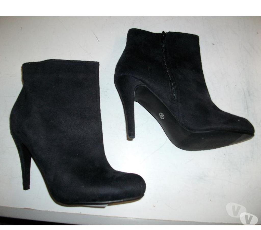 Chaussures Bas-Rhin Bouxwiller - 67330 - Photos Vivastreet Bottines Noir daim pt 40 à talons 11 cm à 15 €-neuves