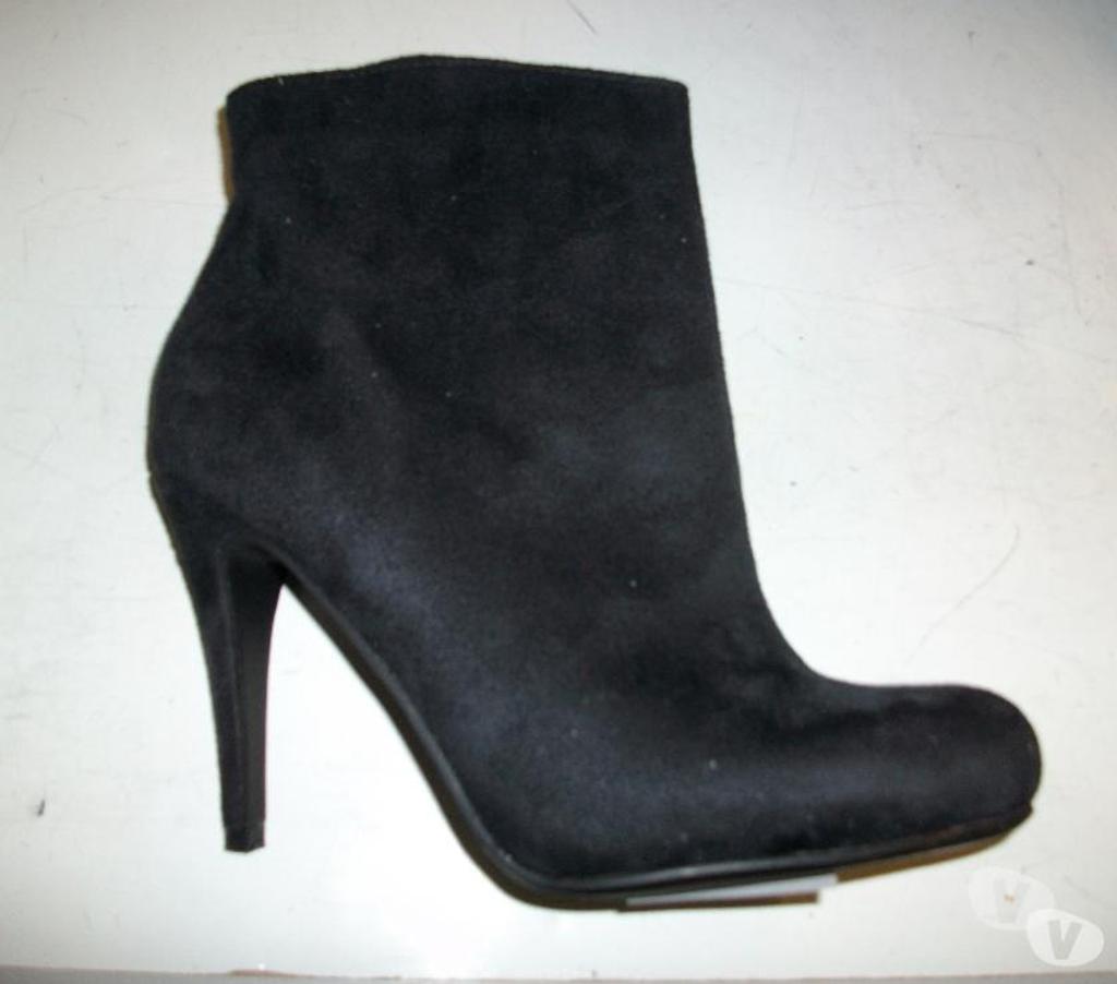 Chaussures Bas-Rhin Bouxwiller - 67330 - Photos Vivastreet Bottines Noir daim pt 40 à talons 11 cm à 15 €-neuves