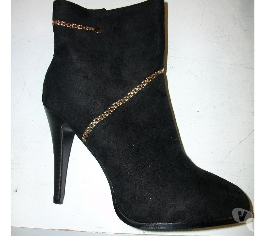 Chaussures Bas-Rhin Bouxwiller - 67330 - Photos Vivastreet Bottines Noir filamant doré - talons 12 cm- pt 40