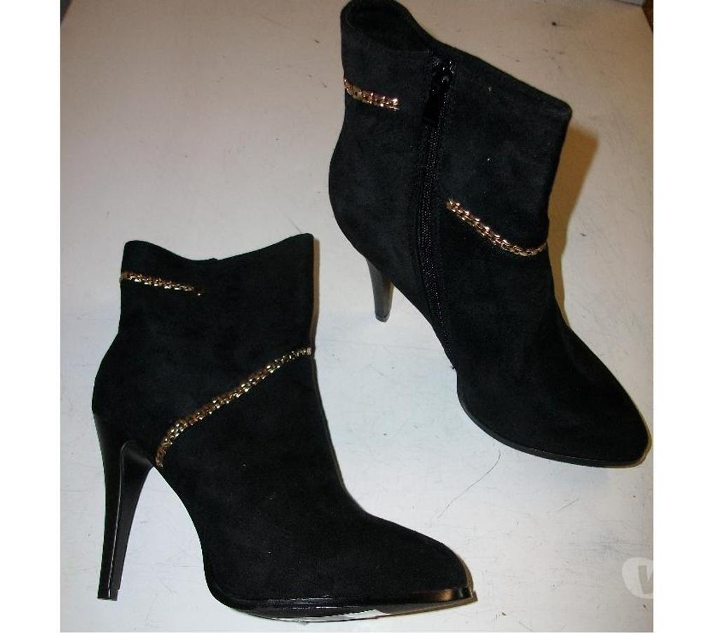 Chaussures Bas-Rhin Bouxwiller - 67330 - Photos Vivastreet Bottines Noir filamant doré - talons 12 cm- pt 40