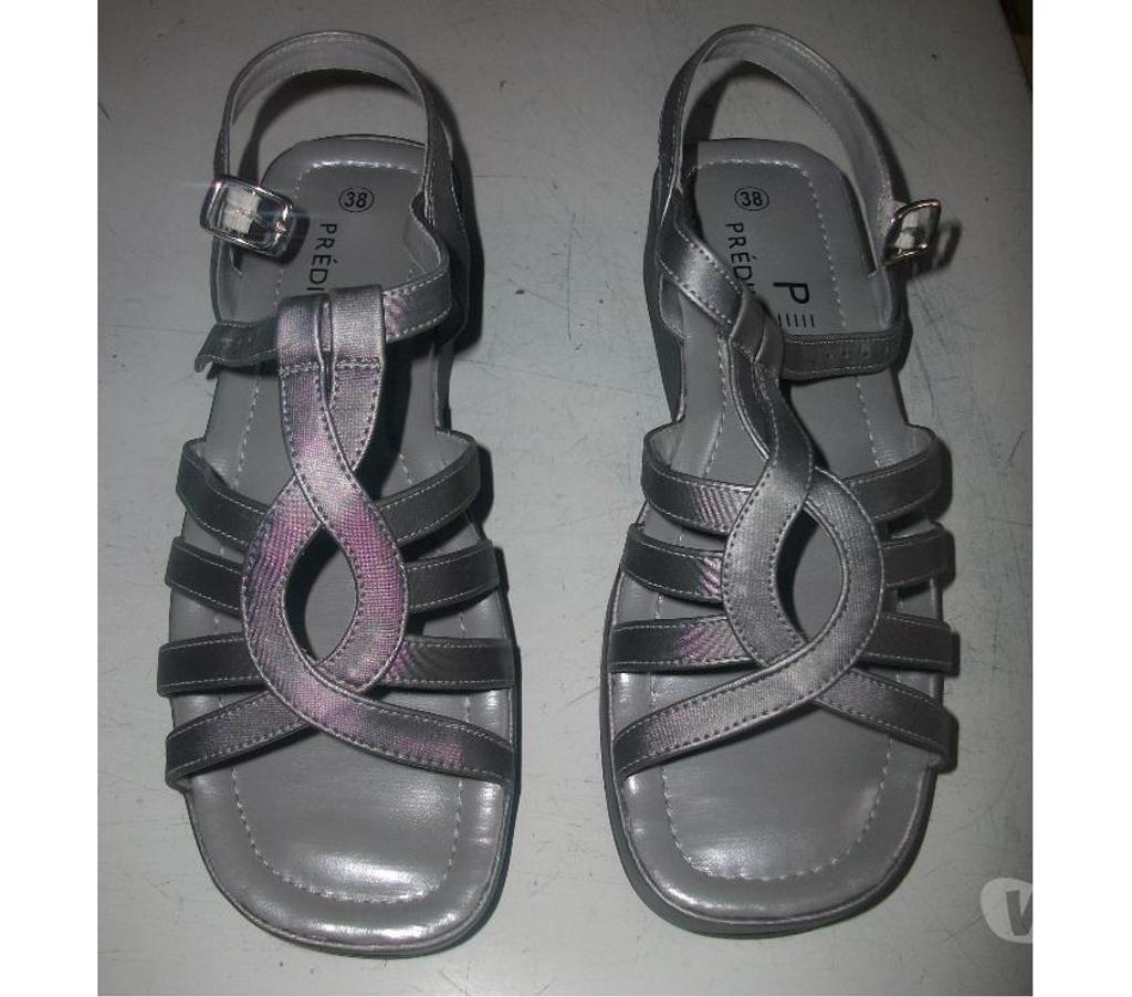 Chaussures Bas-Rhin Bouxwiller - 67330 - Photos Vivastreet Sandales Gris pointure 38-neuves- à 4 €