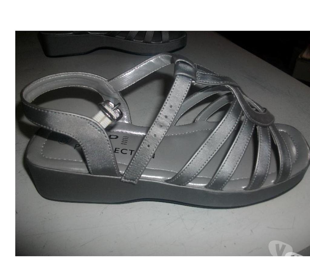 Chaussures Bas-Rhin Bouxwiller - 67330 - Photos Vivastreet Sandales Gris pointure 38-neuves- à 4 €