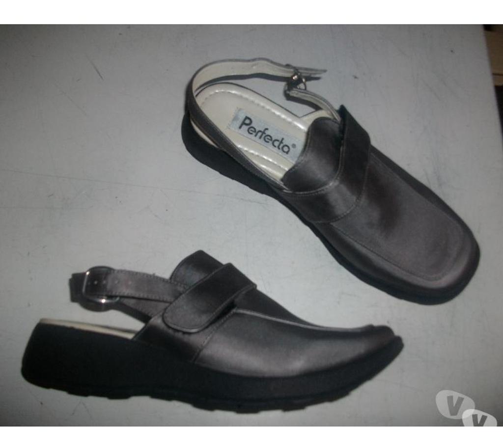 Chaussures Bas-Rhin Bouxwiller - 67330 - Photos Vivastreet Sandales Gris brillant pointure 38 -neuves- à 4 €