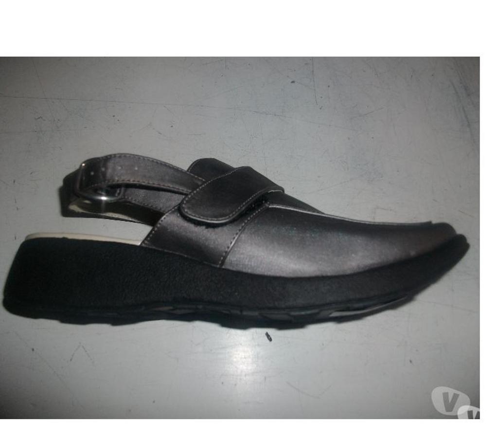 Chaussures Bas-Rhin Bouxwiller - 67330 - Photos Vivastreet Sandales Gris brillant pointure 38 -neuves- à 4 €