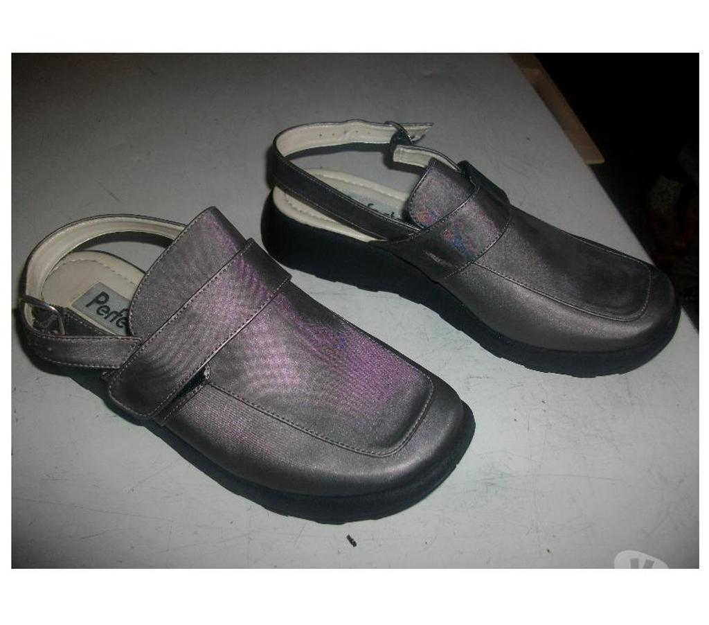Chaussures Bas-Rhin Bouxwiller - 67330 - Photos Vivastreet Sandales Gris brillant pointure 38 -neuves- à 4 €