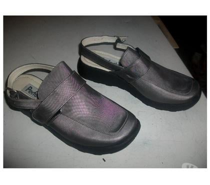 Chaussures et bottes occasion Bouxwiller Bas-Rhin - Photos Vivastreet Sandales Gris brillant pointure 38 -neuves- à 4 €