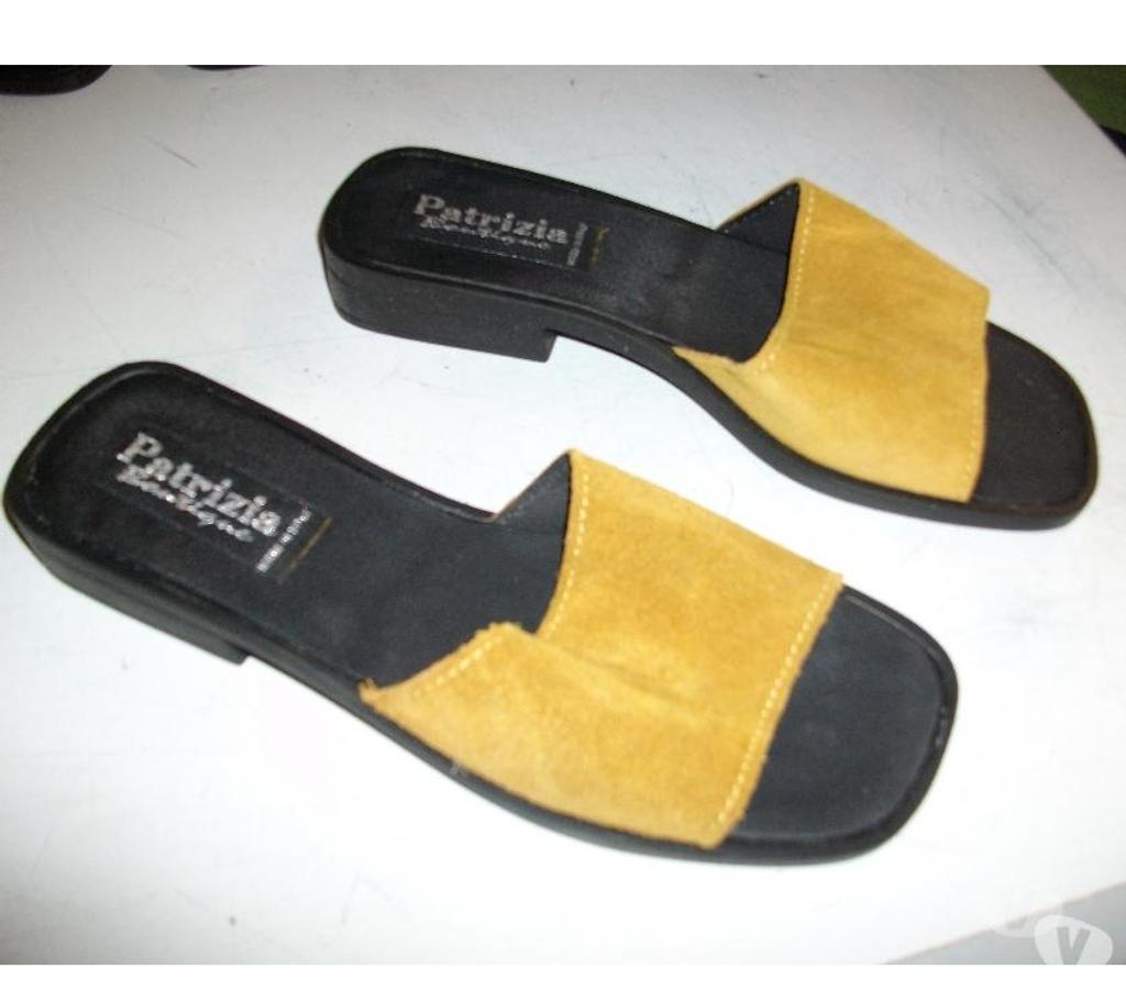 Chaussures Bas-Rhin Bouxwiller - 67330 - Photos Vivastreet Paires de Mules dessus daim pt 38 à 5 € la paire