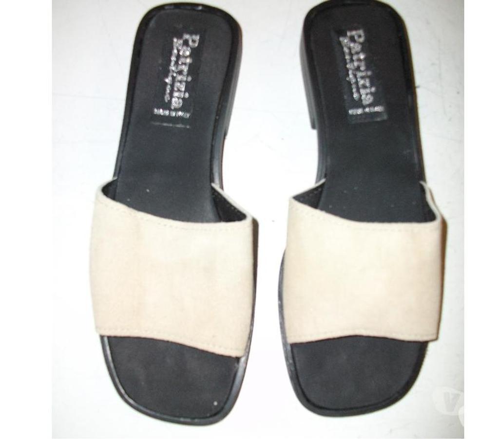 Chaussures Bas-Rhin Bouxwiller - 67330 - Photos Vivastreet Paires de Mules dessus daim pt 38 à 5 € la paire