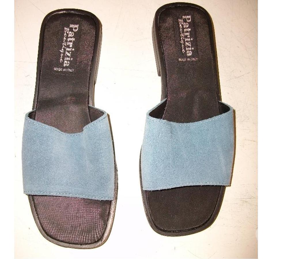 Chaussures Bas-Rhin Bouxwiller - 67330 - Photos Vivastreet Paires de Mules dessus daim pt 38 à 5 € la paire