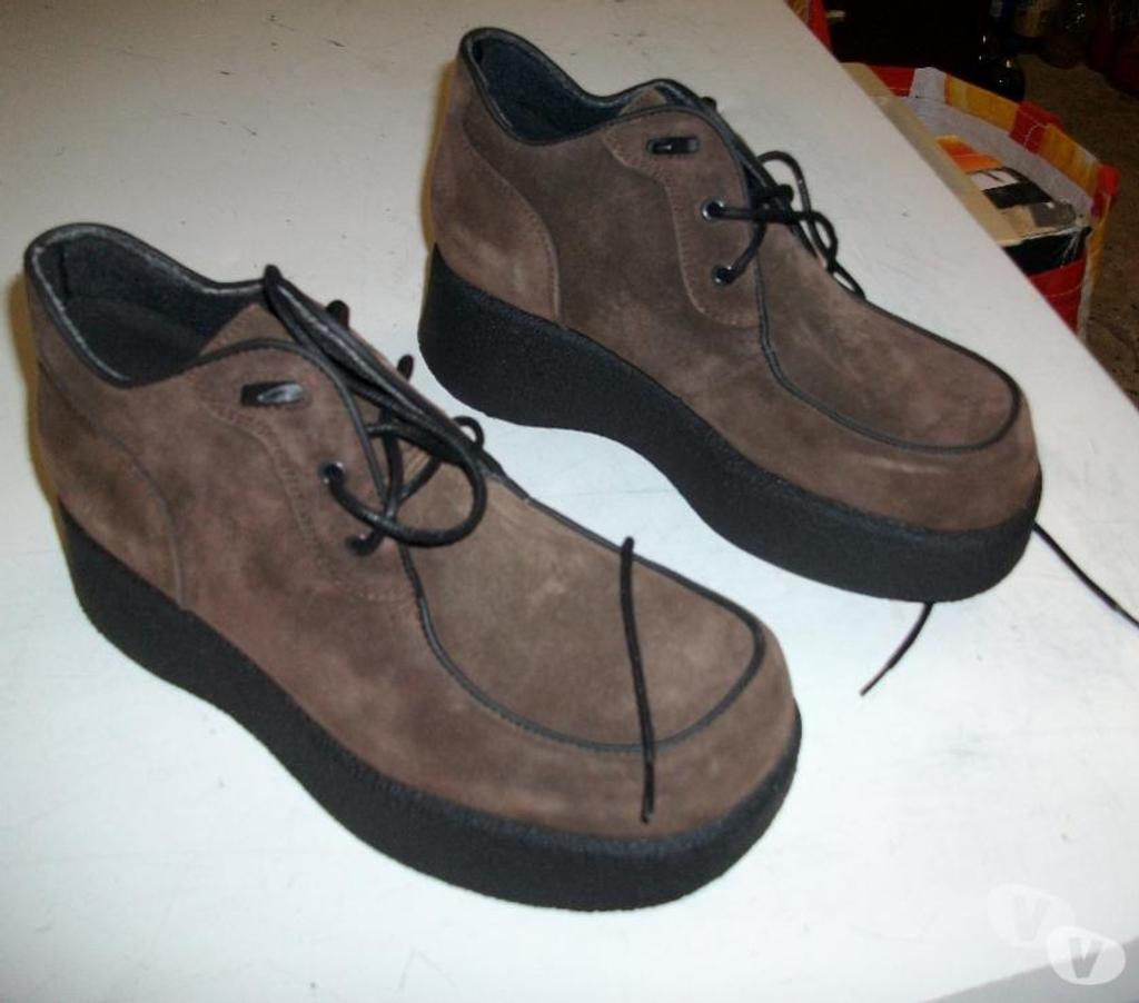 Chaussures Bas-Rhin Bouxwiller - 67330 - Photos Vivastreet Derbys velours Marron à lacets pt 38 -neufs- à 7 €