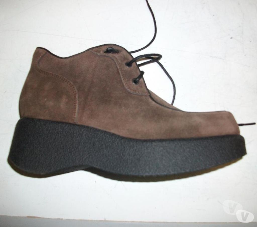 Chaussures Bas-Rhin Bouxwiller - 67330 - Photos Vivastreet Derbys velours Marron à lacets pt 38 -neufs- à 7 €