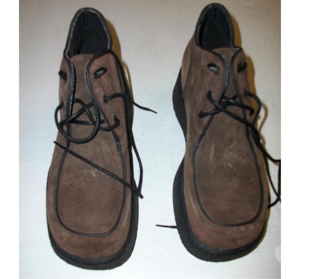 Chaussures Bas-Rhin Bouxwiller - 67330 - Photos Vivastreet Derbys velours Marron à lacets pt 38 -neufs- à 7 €