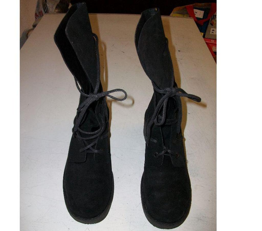 Chaussures Bas-Rhin Bouxwiller - 67330 - Photos Vivastreet Bottines Noir à lacets entrecroisés pt 38-neuves