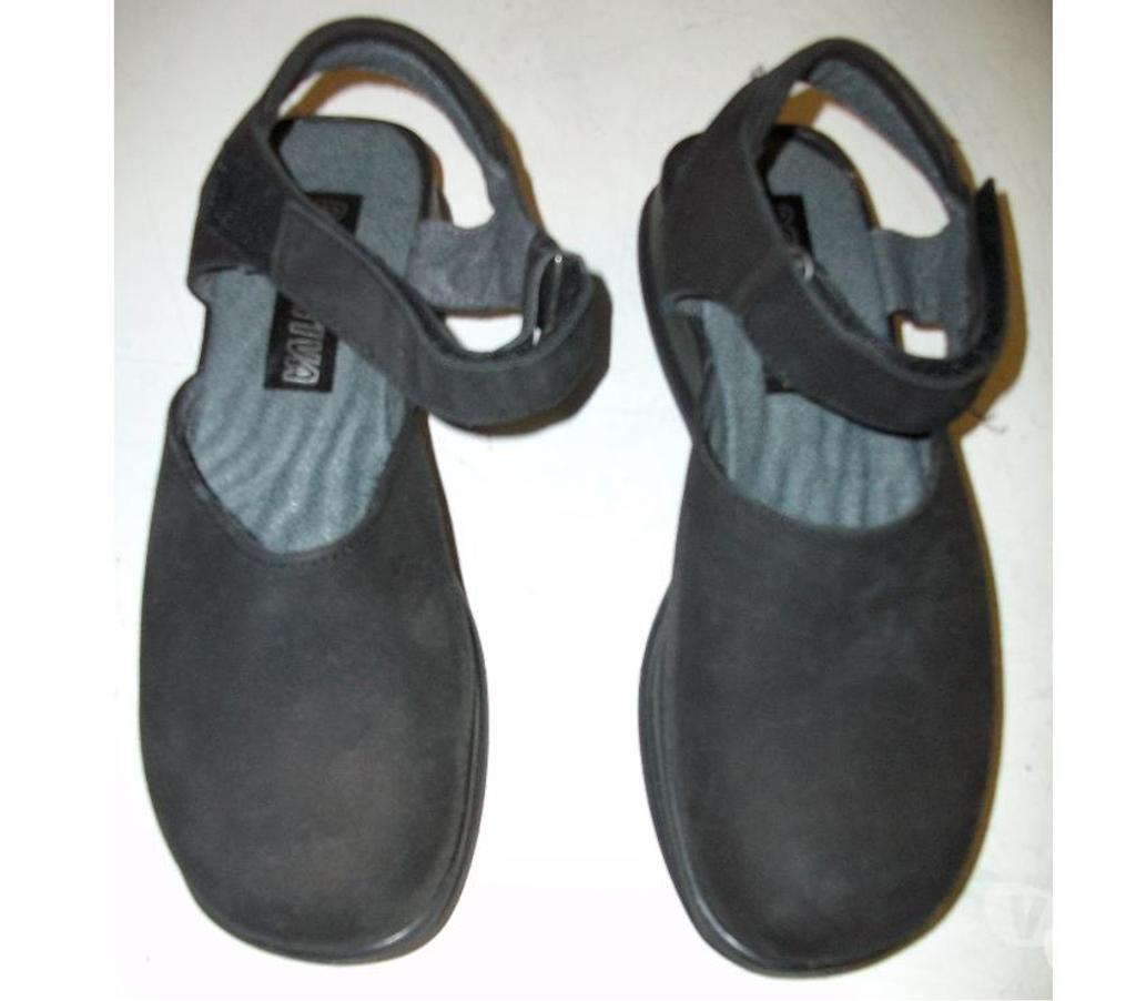 Chaussures Bas-Rhin Bouxwiller - 67330 - Photos Vivastreet Sandales Noir en daim à scratch pointure 38-neuves