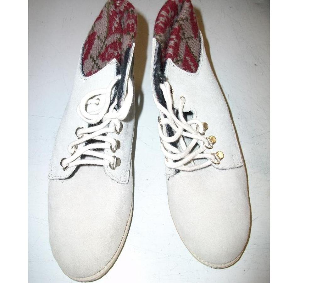 Chaussures Bas-Rhin Bouxwiller - 67330 - Photos Vivastreet Derbys daim Beige col tricot pointure 38-neuves