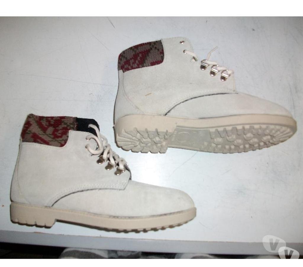 Chaussures Bas-Rhin Bouxwiller - 67330 - Photos Vivastreet Derbys daim Beige col tricot pointure 38-neuves