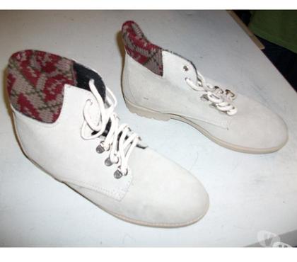 Chaussures et bottes occasion Bouxwiller Bas-Rhin - Photos Vivastreet Derbys daim Beige col tricot pointure 38-neuves