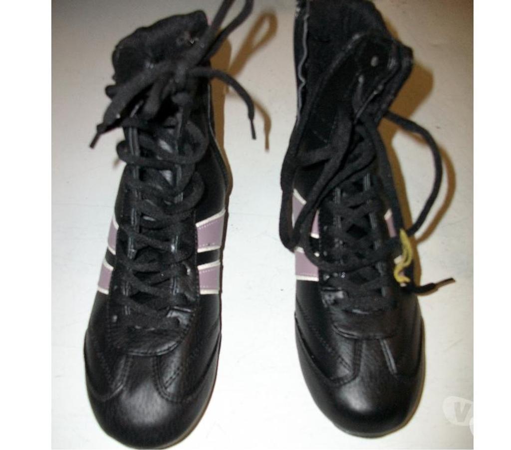 Chaussures Bas-Rhin Bouxwiller - 67330 - Photos Vivastreet Basket hautes Noir bandes Rose à tirette+lacet en pt 38 