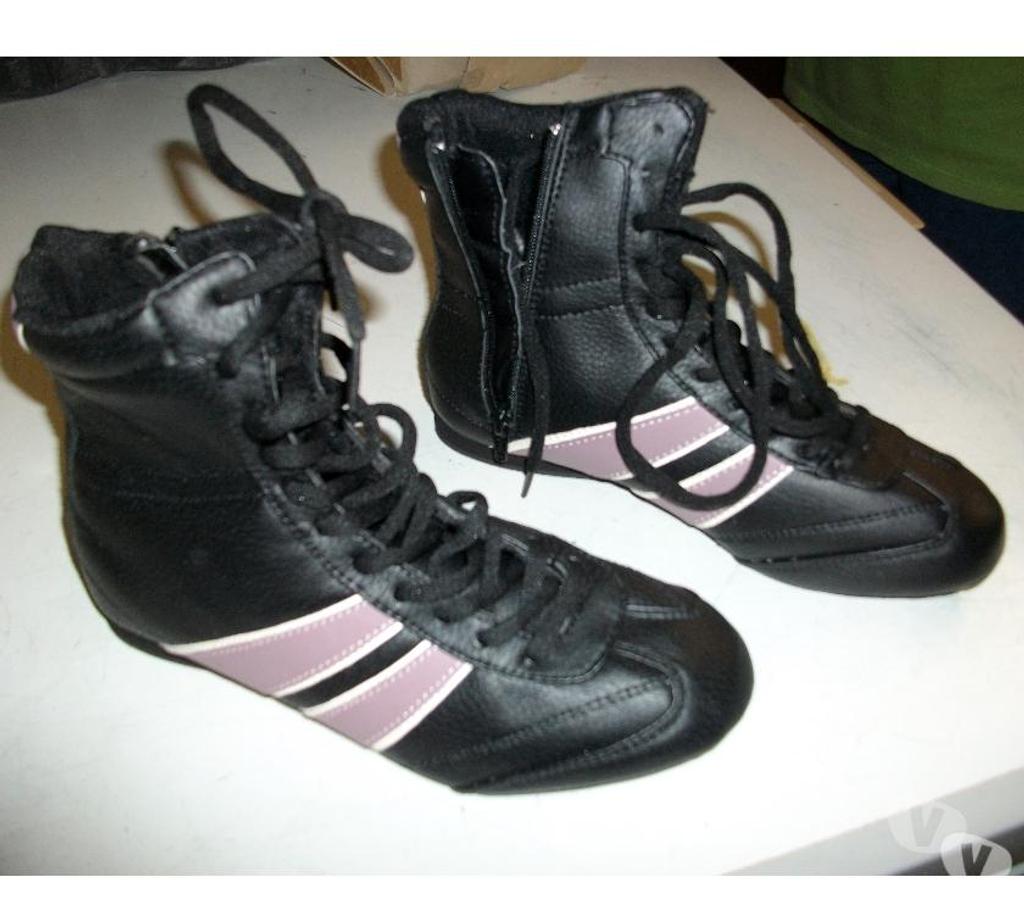 Chaussures Bas-Rhin Bouxwiller - 67330 - Photos Vivastreet Basket hautes Noir bandes Rose à tirette+lacet en pt 38 