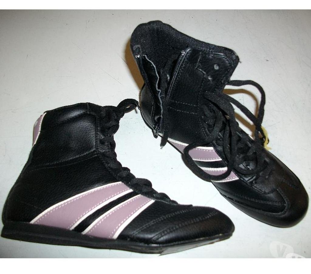 Chaussures Bas-Rhin Bouxwiller - 67330 - Photos Vivastreet Basket hautes Noir bandes Rose à tirette+lacet en pt 38 