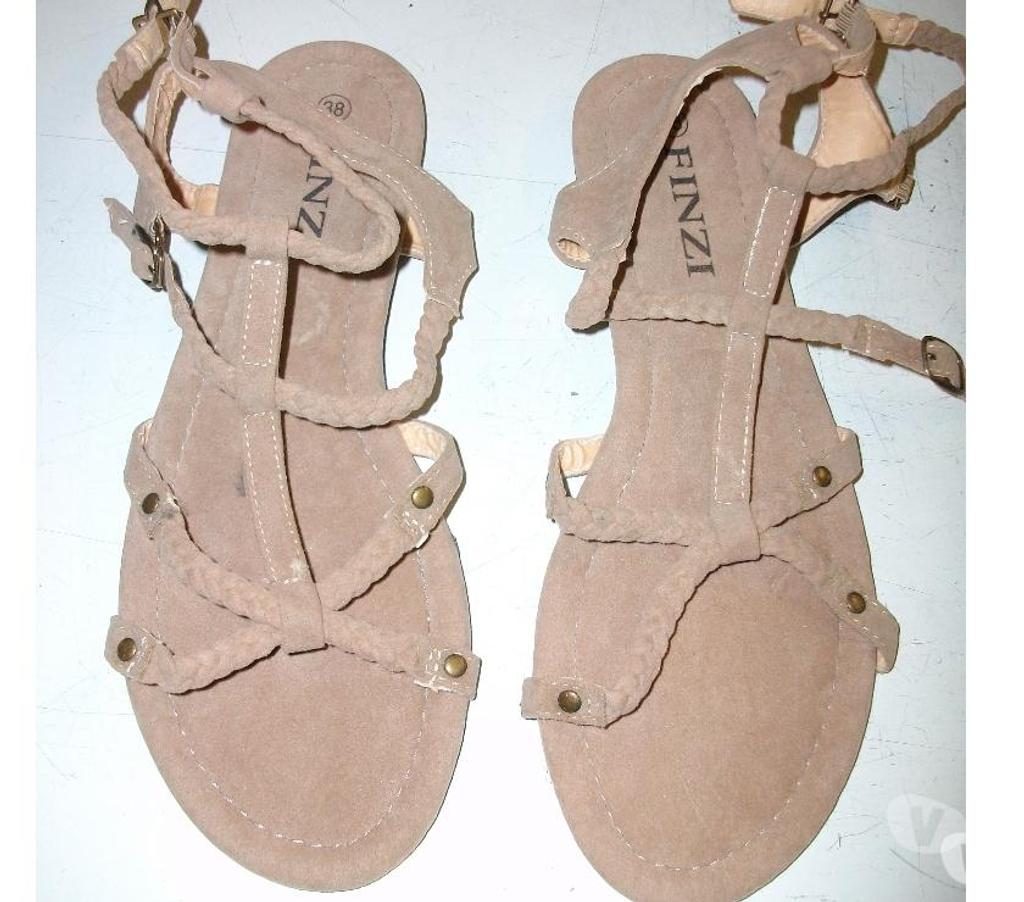 Chaussures Bas-Rhin Bouxwiller - 67330 - Photos Vivastreet Paires de Nus-pieds Beige pointure 38 -neufs-5 € la paire