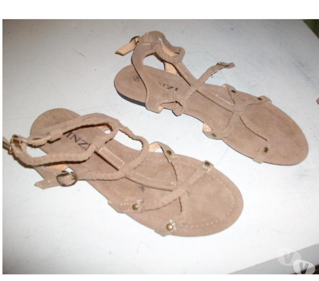 Chaussures Bas-Rhin Bouxwiller - 67330 - Photos Vivastreet Paires de Nus-pieds Beige pointure 38 -neufs-5 € la paire