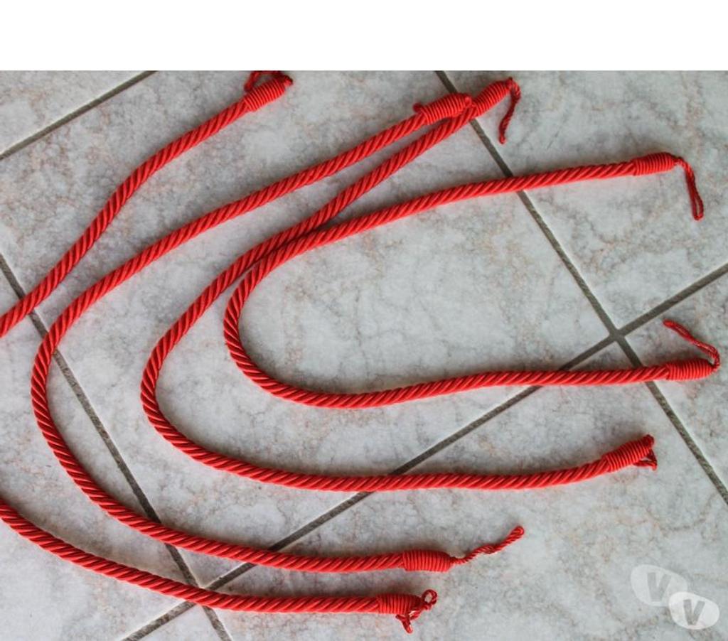Accessoires - Bagagerie Hérault Fabregues - 34690 - Photos Vivastreet Embrase de rideaux rouge neuves 5 € les 2 il y en a 4 