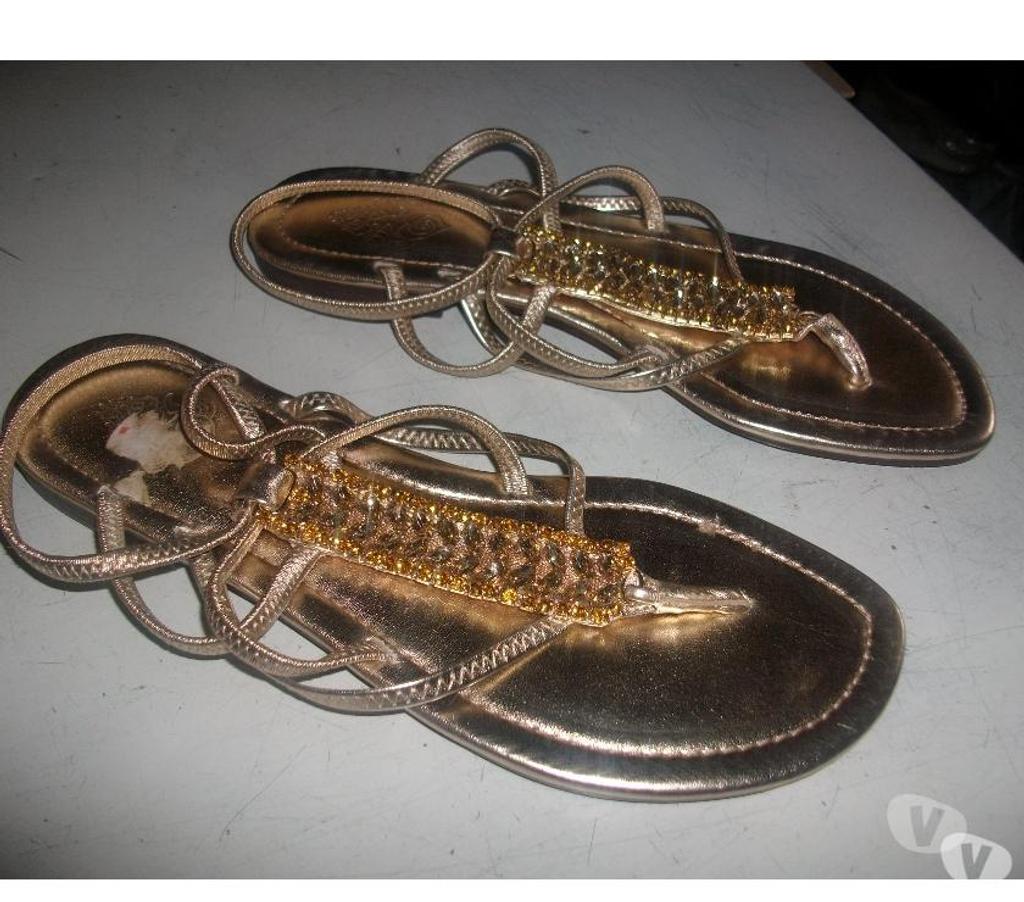 Chaussures Bas-Rhin Bouxwiller - 67330 - Photos Vivastreet Paires de Nu-pieds pointure 40 Doré et Argenté neufs à 5 €